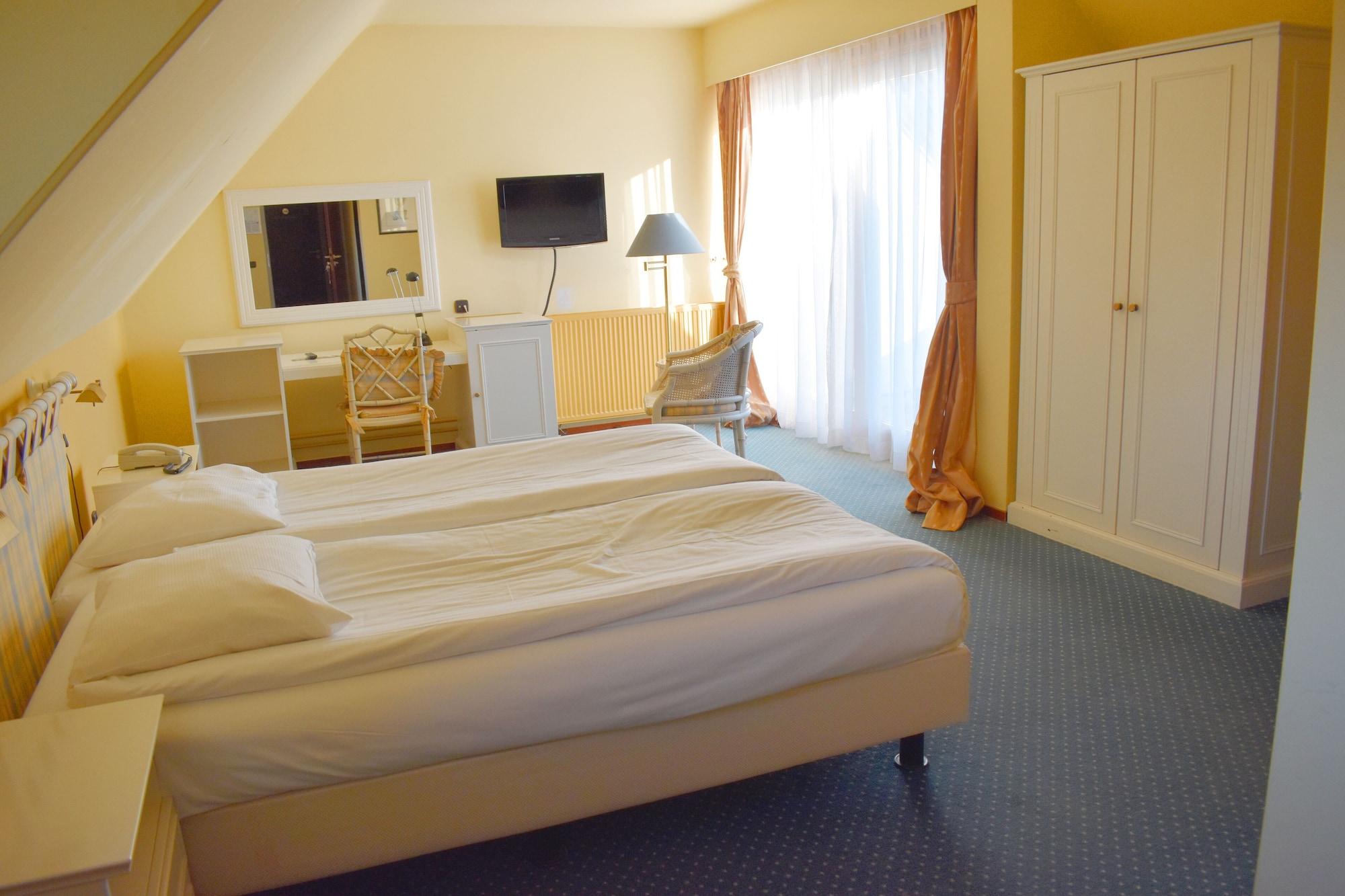 เฟลทเชอร์ โฮเต็ล เรสเทอรองต์ คาสตีล เอเรนสไตน์ Hotel แคร์คาเดอ ภายนอก รูปภาพ