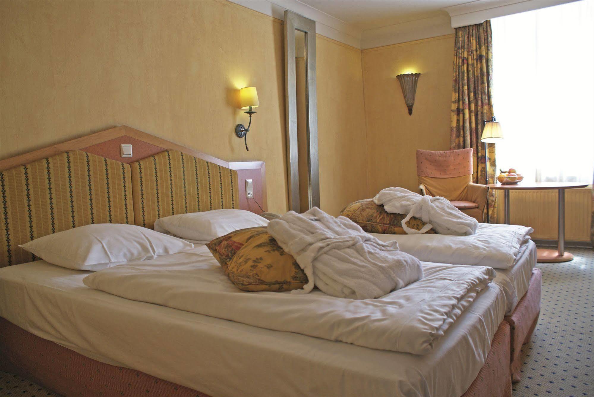 เฟลทเชอร์ โฮเต็ล เรสเทอรองต์ คาสตีล เอเรนสไตน์ Hotel แคร์คาเดอ ภายนอก รูปภาพ